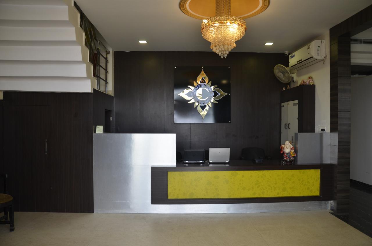 Oyo 1358 Hotel Crossroad 러크나우 외부 사진