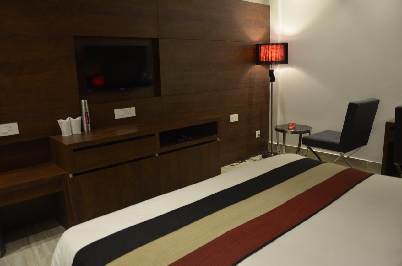 Oyo 1358 Hotel Crossroad 러크나우 외부 사진