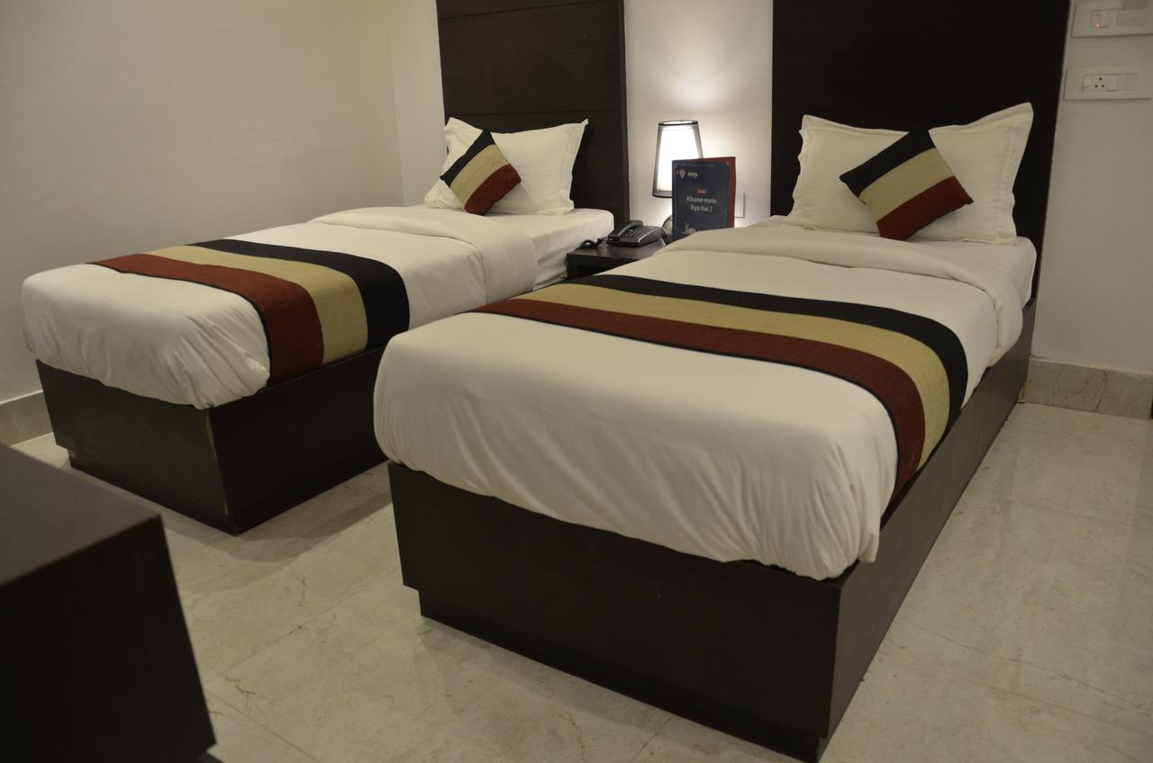 Oyo 1358 Hotel Crossroad 러크나우 외부 사진