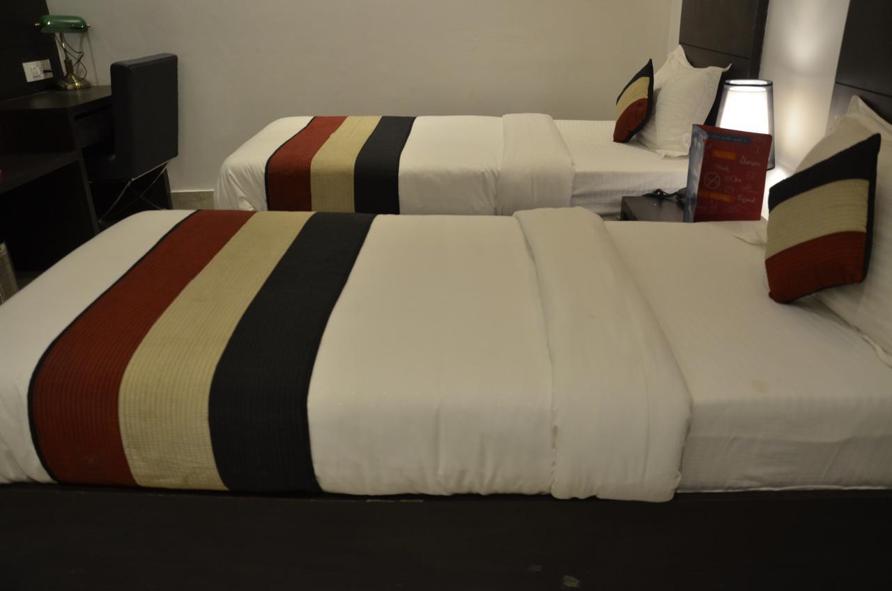 Oyo 1358 Hotel Crossroad 러크나우 외부 사진