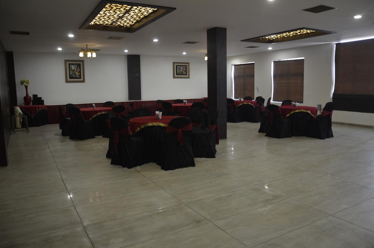 Oyo 1358 Hotel Crossroad 러크나우 외부 사진