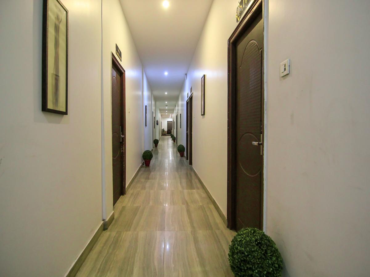 Oyo 1358 Hotel Crossroad 러크나우 외부 사진
