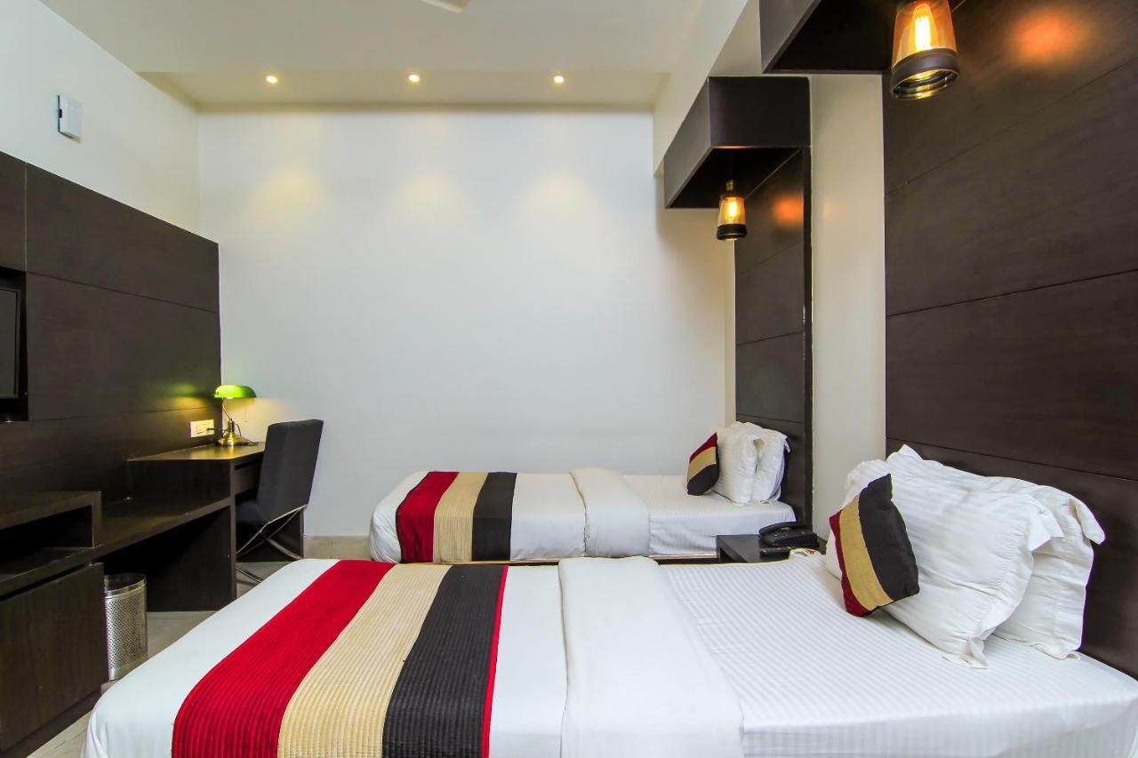Oyo 1358 Hotel Crossroad 러크나우 외부 사진