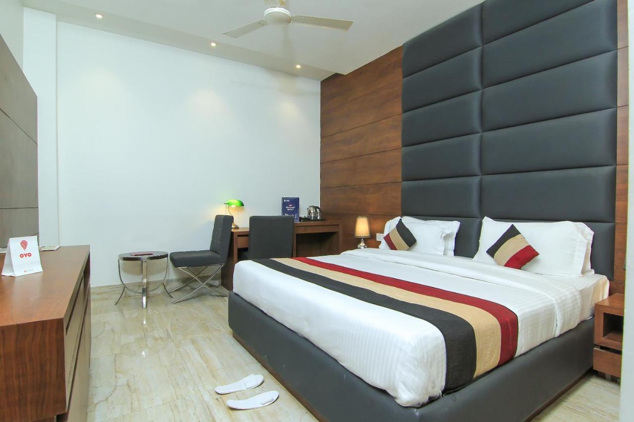 Oyo 1358 Hotel Crossroad 러크나우 외부 사진
