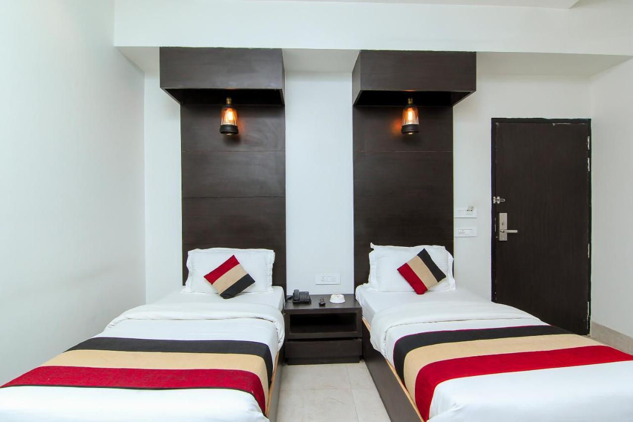 Oyo 1358 Hotel Crossroad 러크나우 외부 사진