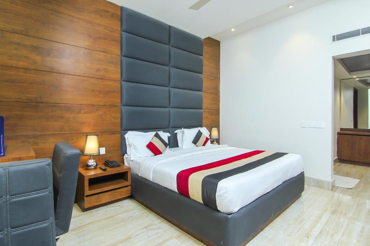 Oyo 1358 Hotel Crossroad 러크나우 외부 사진