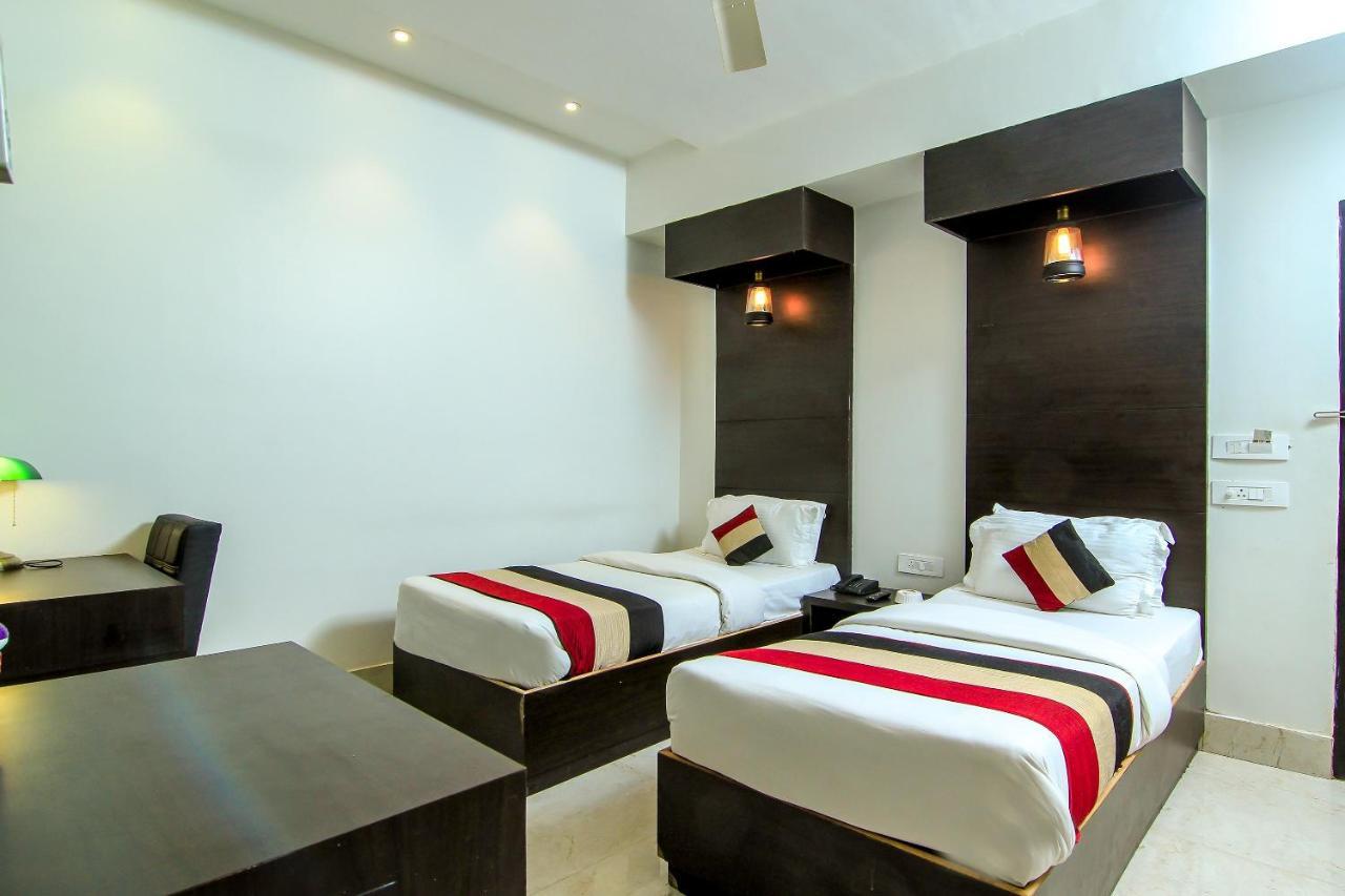 Oyo 1358 Hotel Crossroad 러크나우 외부 사진