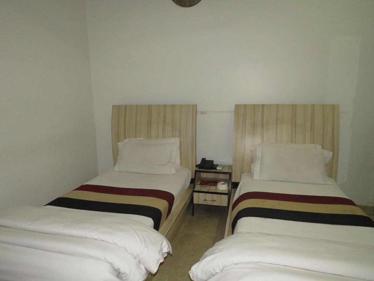 Oyo 1358 Hotel Crossroad 러크나우 외부 사진